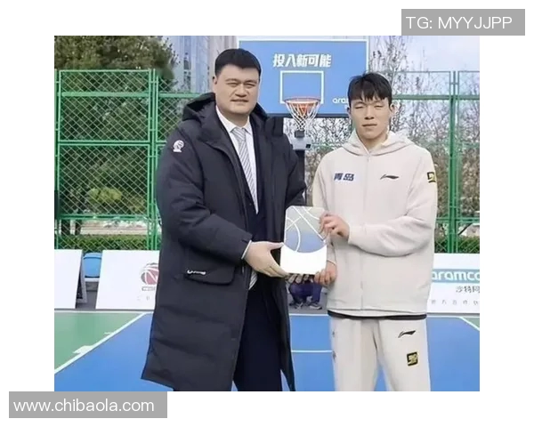 姚明赛后谦逊让路展现体育精神引发球迷热议