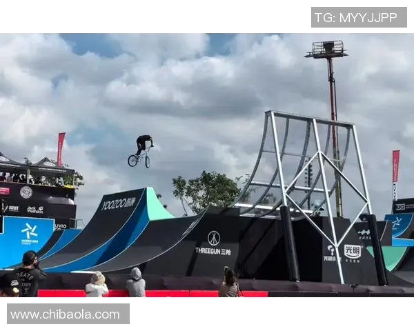 杭州滑板队在世界攀岩锦标赛中以63分稳居积分榜首位